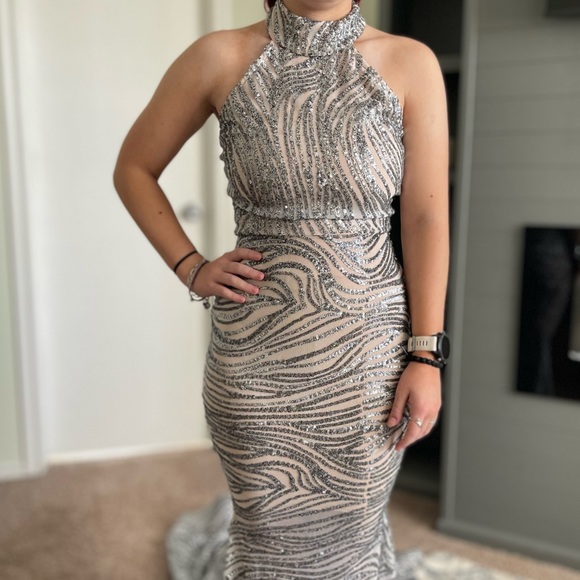 Walter Mendez silver sequined mermaid tail ball gown. - Picture 5 of 6